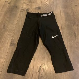 Black nike capris pants
